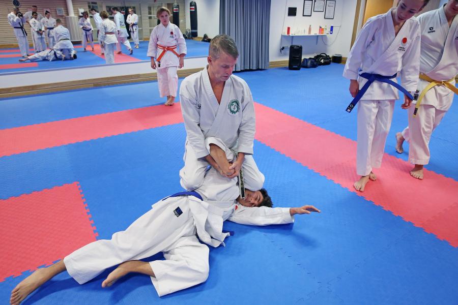Lördag 13 november hade Övre Norrlands Karateförbund, ÖNKF, kataträning på Budokan i Skellefteå, med katatränaren Johan Backteman.