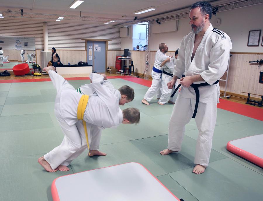 Lördag 25 februari genomförde Övre Norrlands Karateförbund, ÖNKF, sitt årsmöte på Budokan i Skellefteå. I samband med årsmötet var det också ett läger, i Ju-Jutsu Kai, med Rikard Skelander, 3 dan.